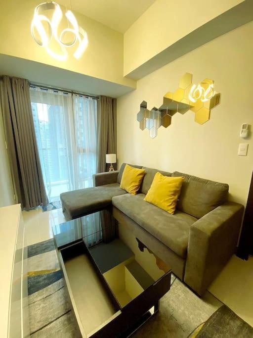 Faye's Cozy & Modern 1br At Uptown Bgc * Manila