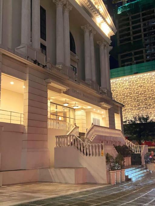 Faye's Cozy & Modern 1br At Uptown Bgc