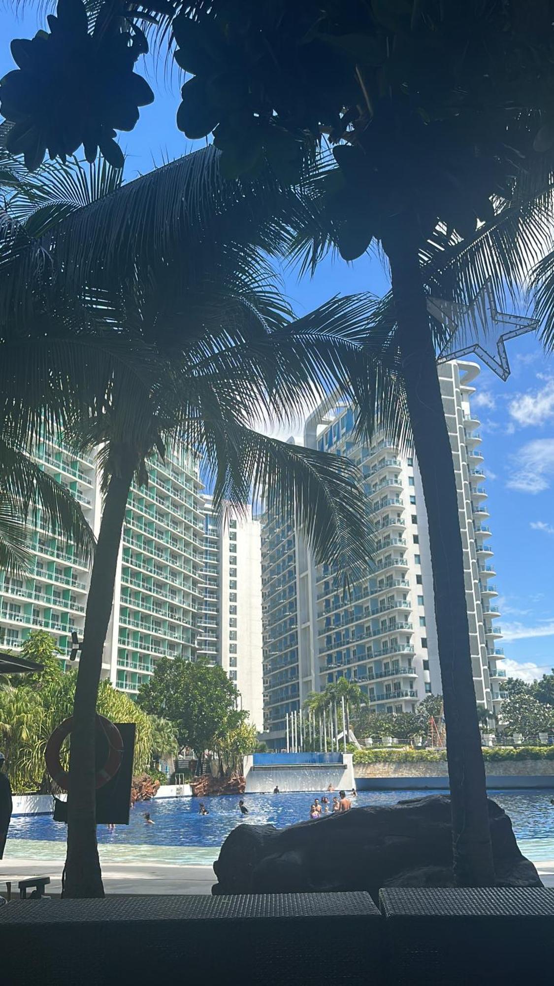 Staycation With Wave Pool At Azure Urban Manila