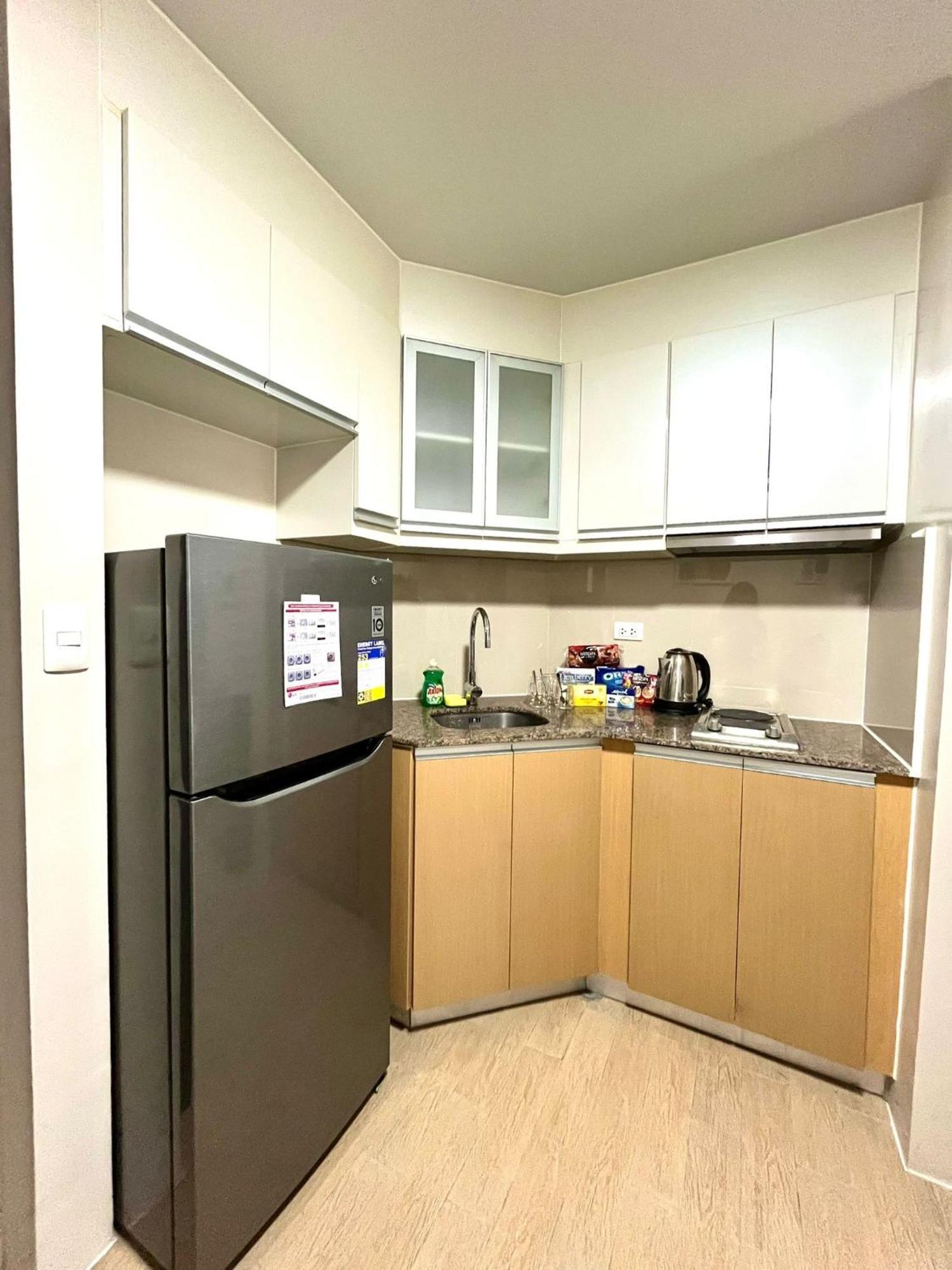 At 81 Newport Boulevard Near Naia With Free Access To Amenities Up To 2 Pax * Manila