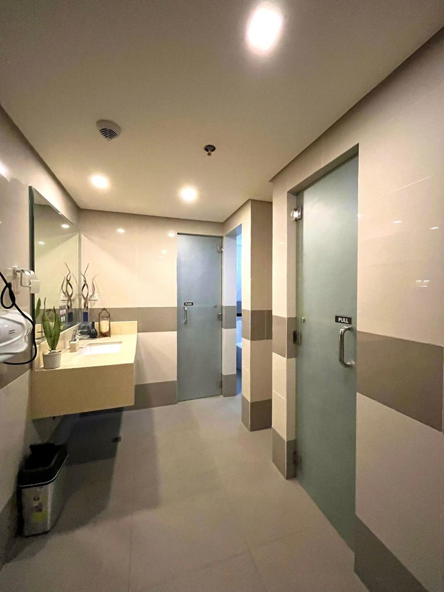 Apartment At 81 Newport Boulevard Near Naia With Free Access To Amenities Up To 2 Pax *