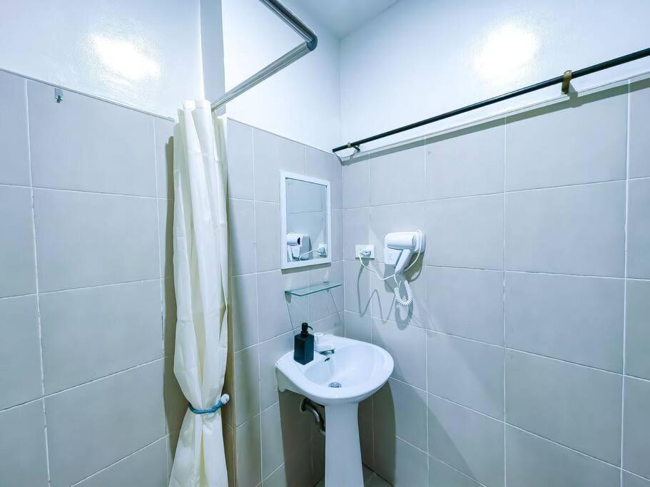 1br Condotel Ridgewood Towers Taguig #rw09 Manila