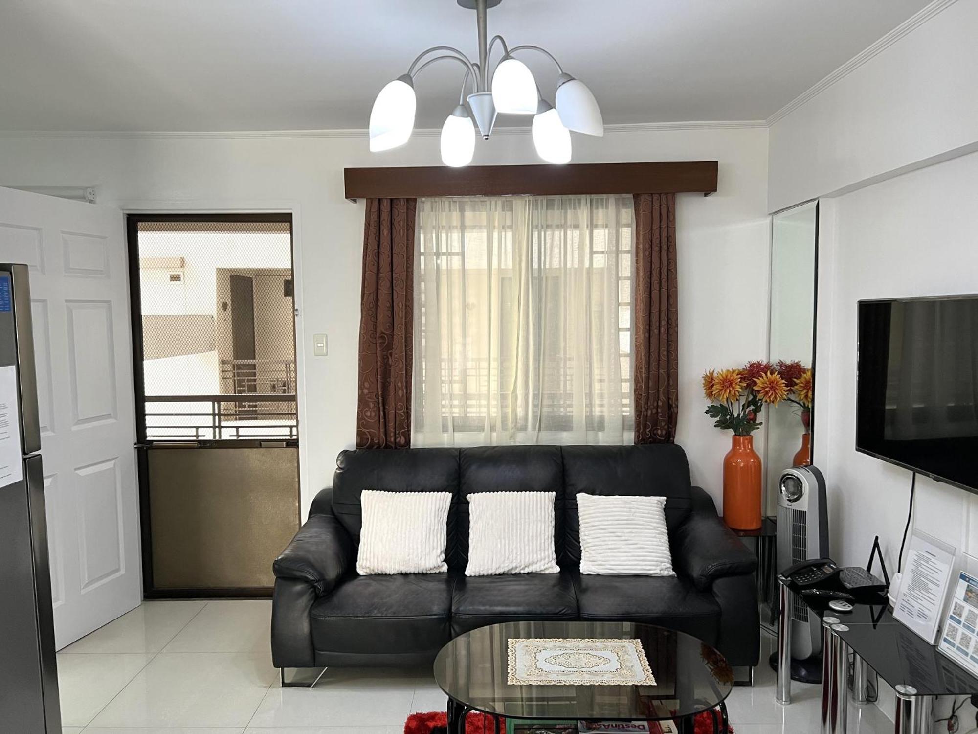 Stunning 2br Apt, 65 Sq M Netflix At Rosewood Pointe Residences Near Bgc Apartment *