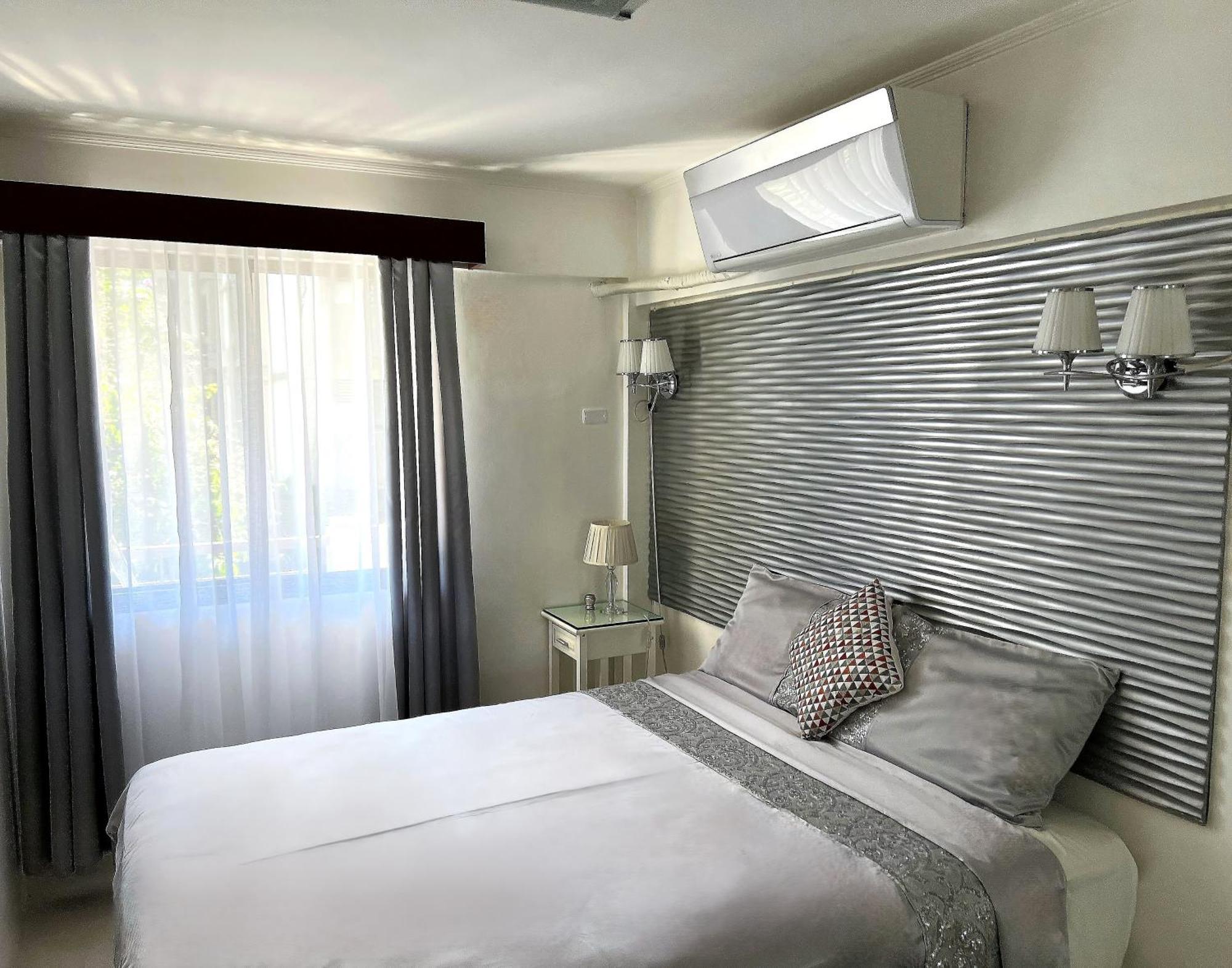 Stunning 2br Apt, 65 Sq M Netflix At Rosewood Pointe Residences Near Bgc