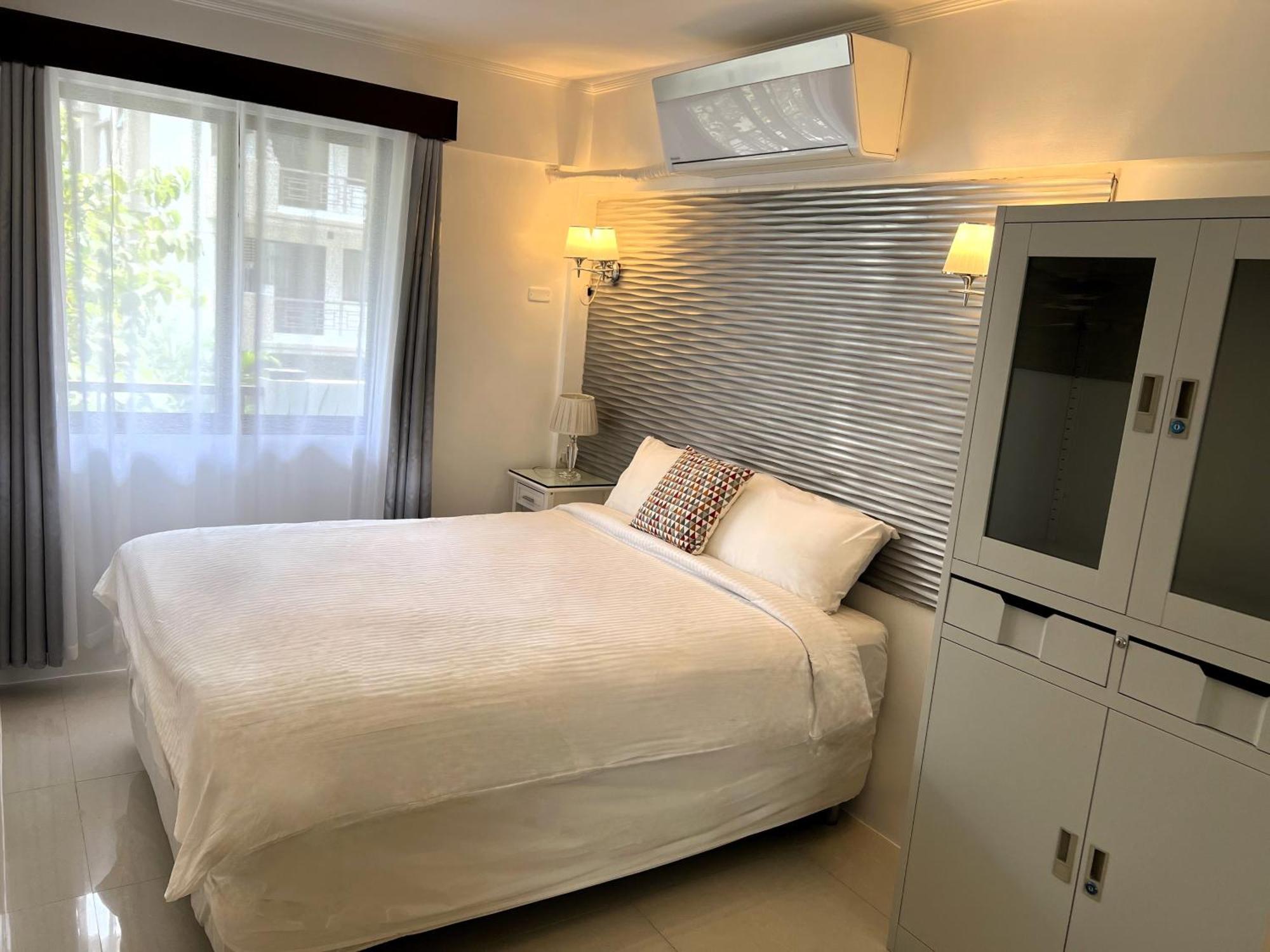 Stunning 2br Apt, 65 Sq M Netflix At Rosewood Pointe Residences Near Bgc Apartment