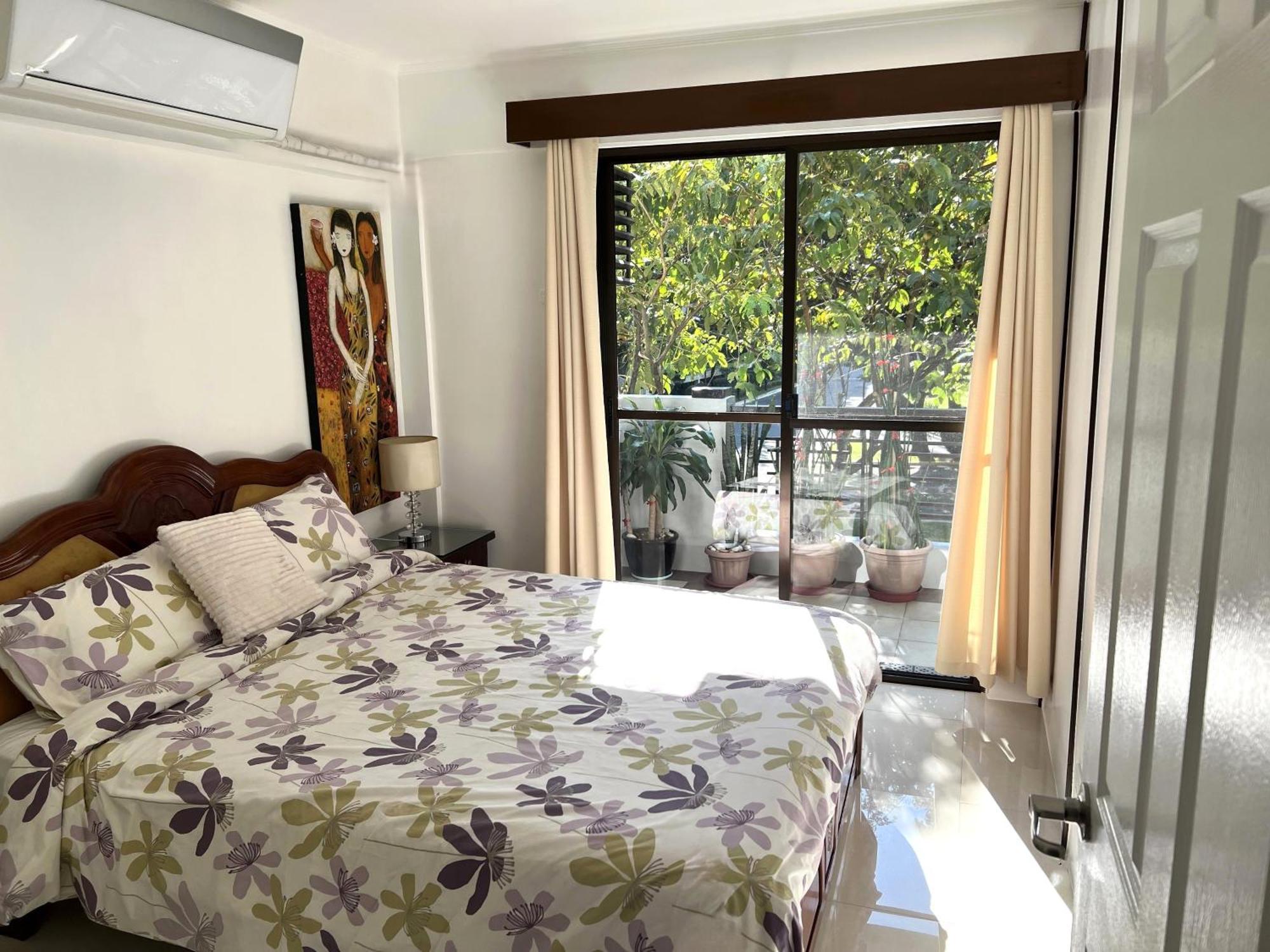 Stunning 2br Apt, 65 Sq M Netflix At Rosewood Pointe Residences Near Bgc Apartment Manila