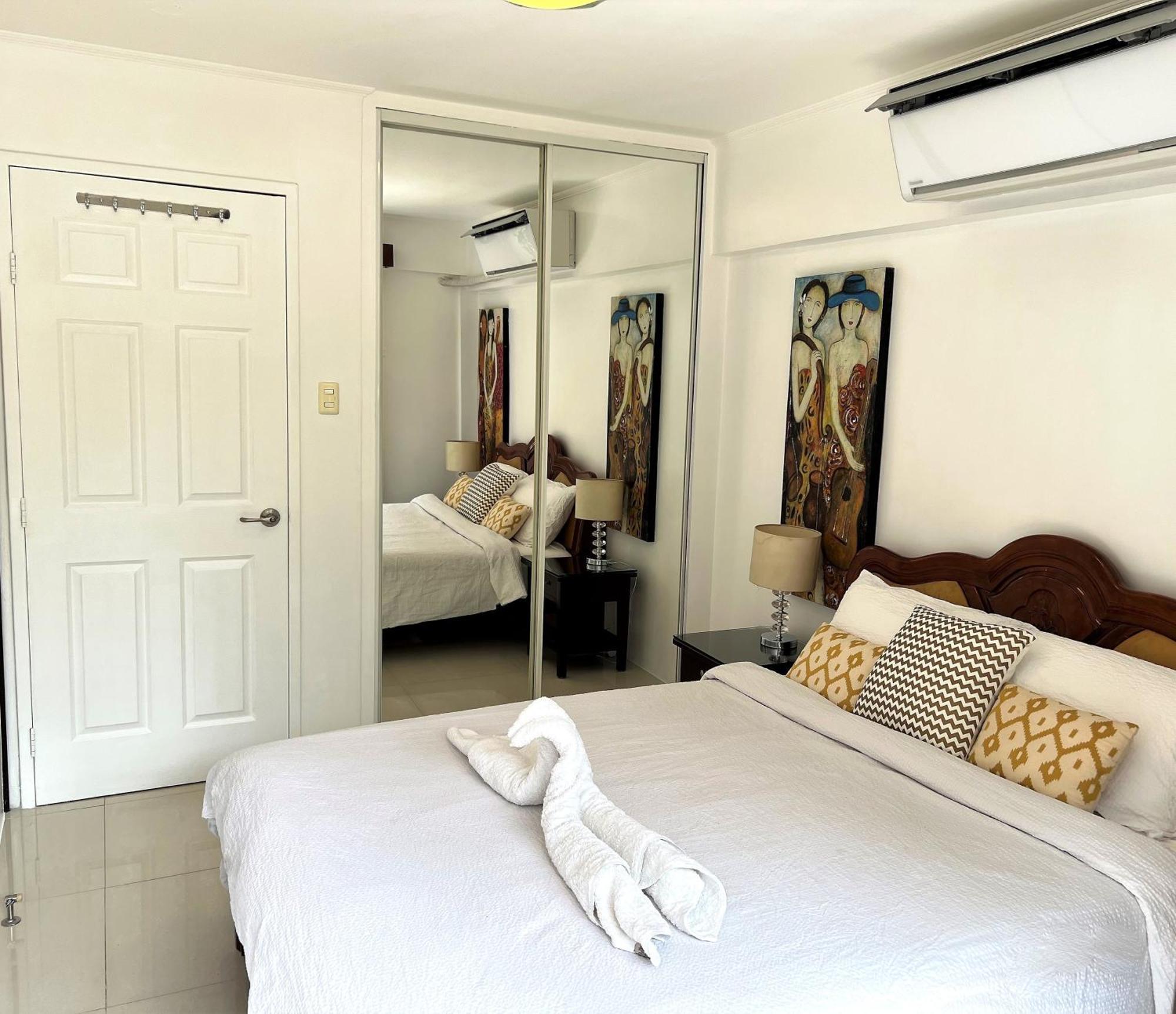 Stunning 2br Apt, 65 Sq M Netflix At Rosewood Pointe Residences Near Bgc Manila