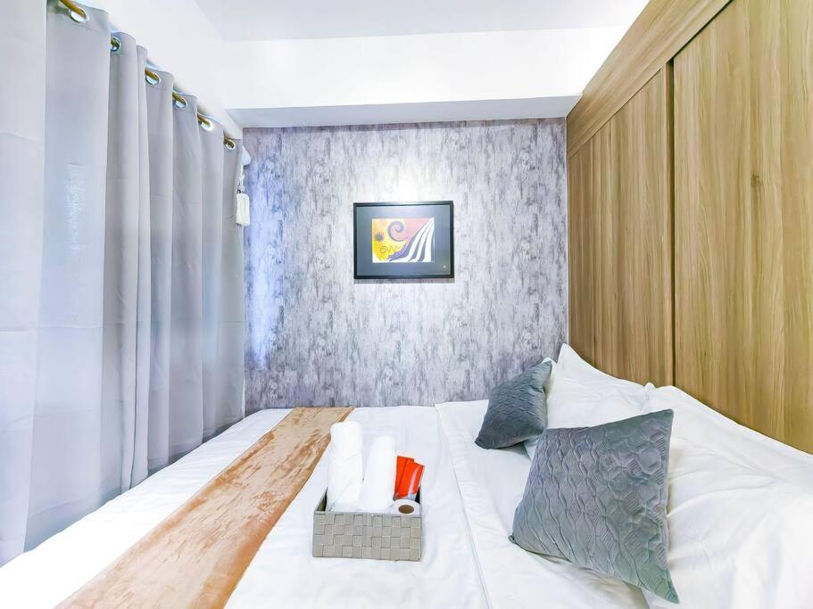 1br Unit Condotel W Balcony Fame Residences -fm03