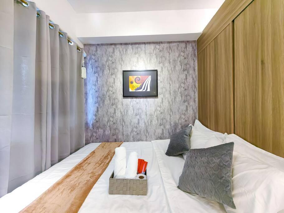 1br Unit Condotel W Balcony Fame Residences -fm03 Apartment Manila