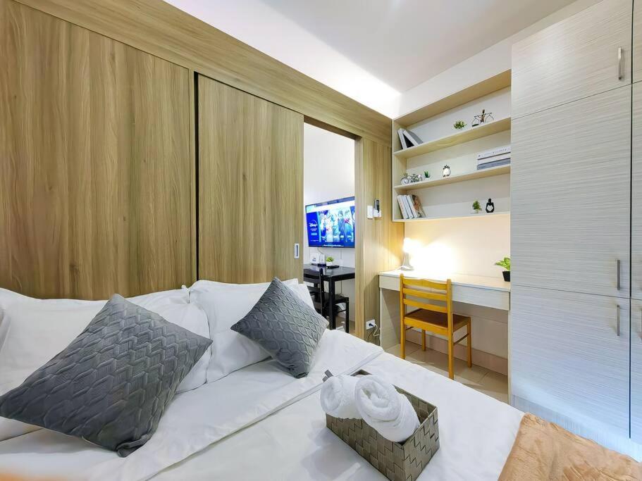 1br Unit Condotel W Balcony Fame Residences -fm03 *