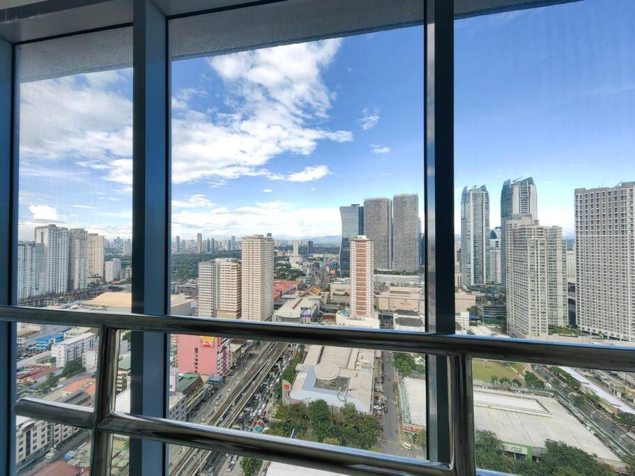 1br Unit Condotel W Balcony Fame Residences -fm03