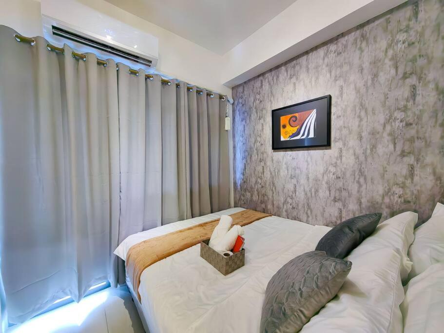 Apartment 1br Unit Condotel W Balcony Fame Residences -fm03