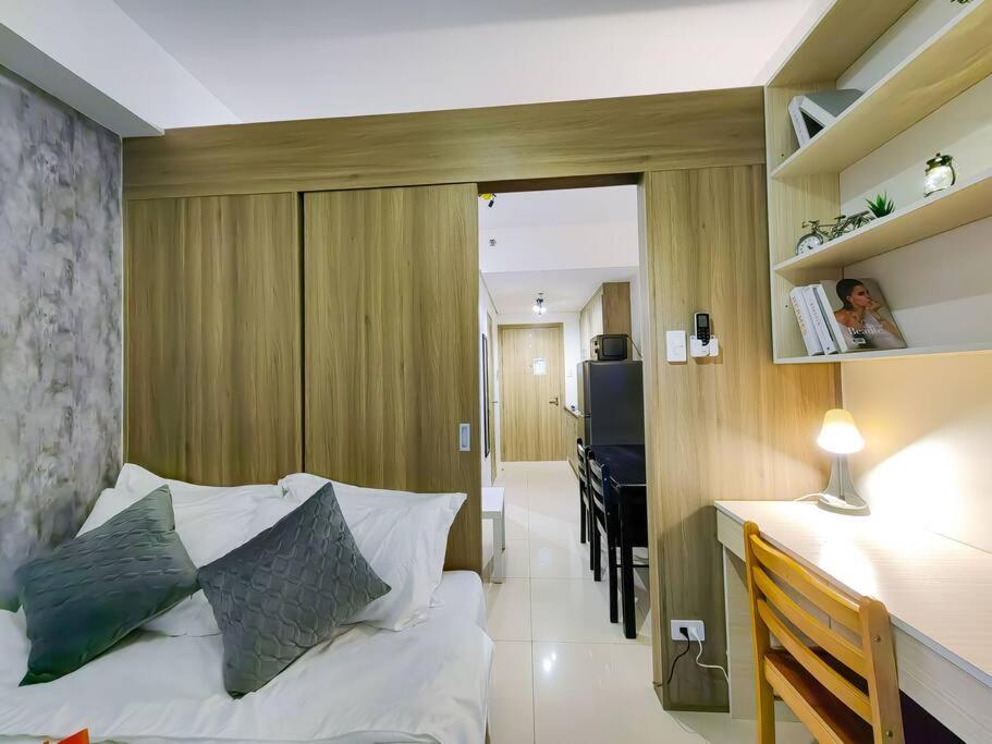 1br Unit Condotel W Balcony Fame Residences -fm03