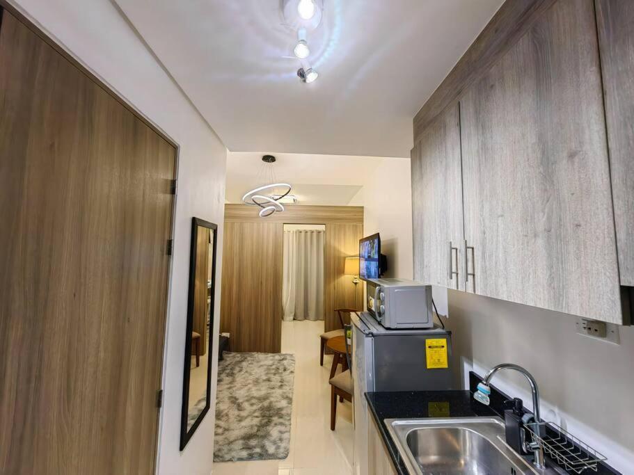Apartment 1br Unit Condotel W Balcony Fame Residences -fm01 Manila