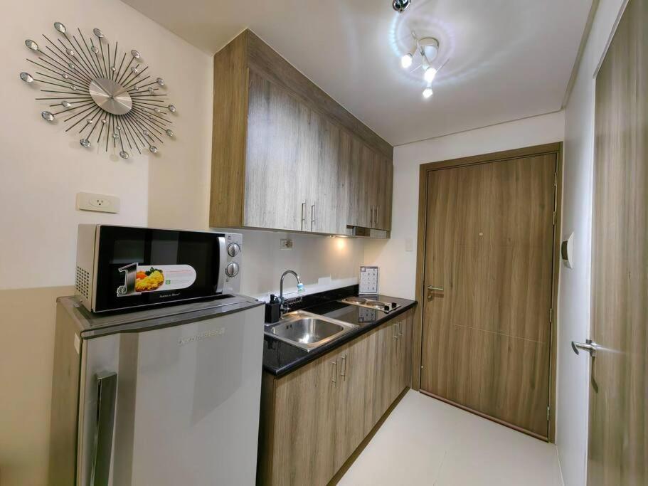 1br Unit Condotel W Balcony Fame Residences -fm01 Apartment *
