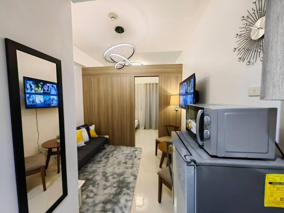 Apartment 1br Unit Condotel W Balcony Fame Residences -fm01 Manila