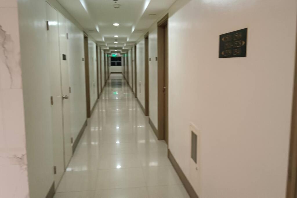 1br Unit Condotel W Balcony Fame Residences -fm01 *