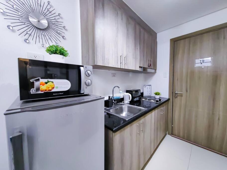 1br Unit Condotel W Balcony Fame Residences -fm01 Apartment Manila