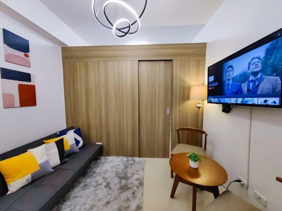 1br Unit Condotel W Balcony Fame Residences -fm01 * Manila