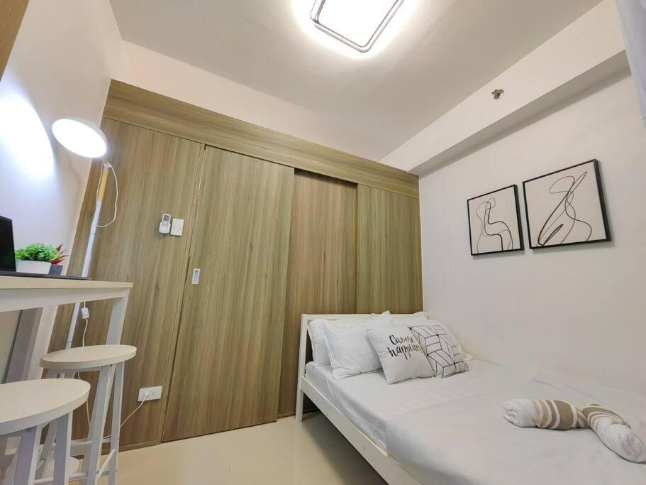 Apartment 1br Unit Condotel W Balcony Fame Residences -fm01 Manila