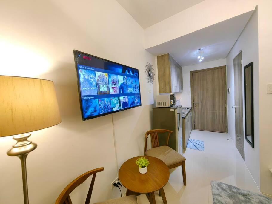 1br Unit Condotel W Balcony Fame Residences -fm01 *