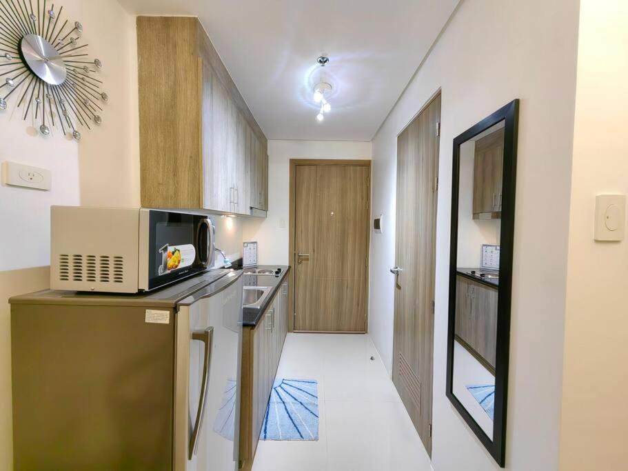 1br Unit Condotel W Balcony Fame Residences -fm01
