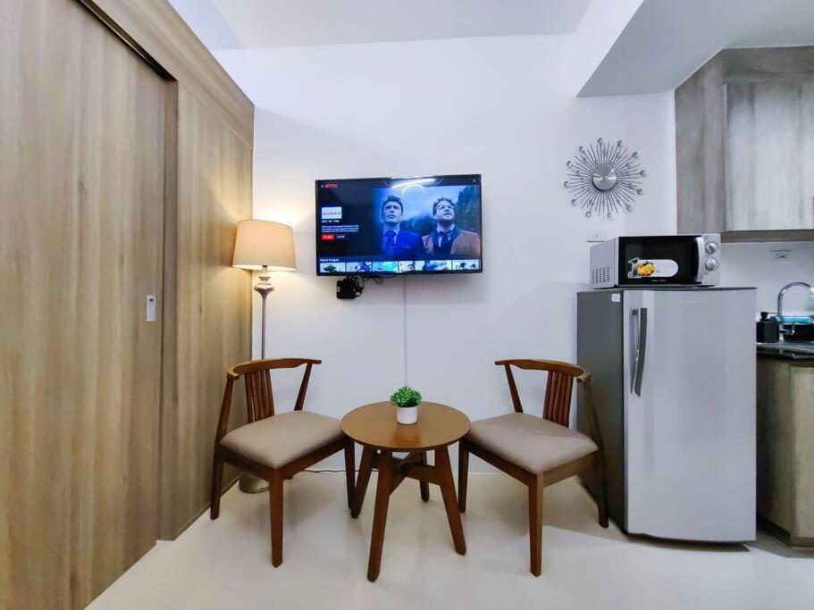 1br Unit Condotel W Balcony Fame Residences -fm01 *