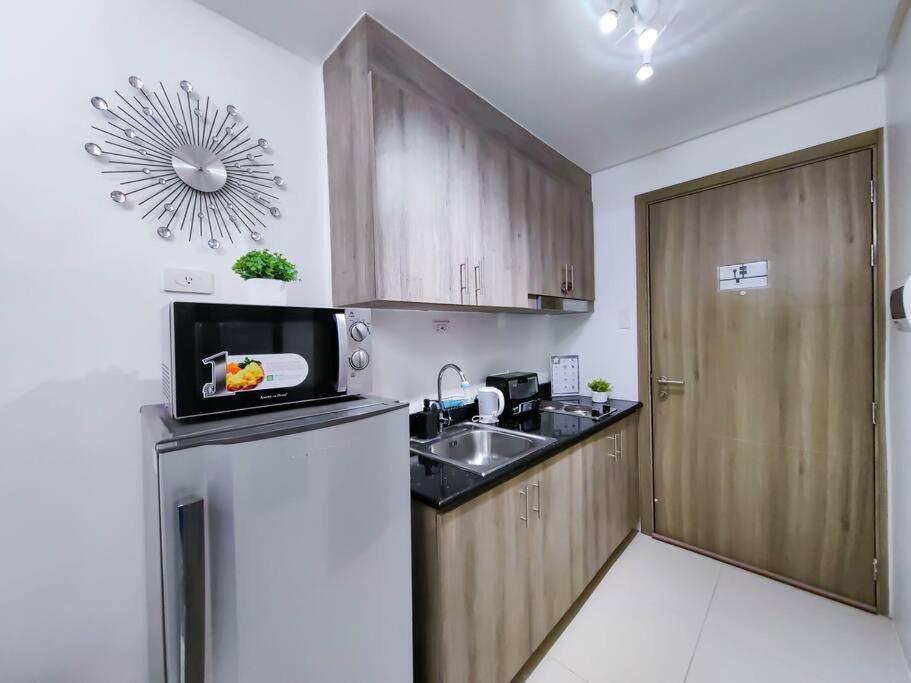 1br Unit Condotel W Balcony Fame Residences -fm01