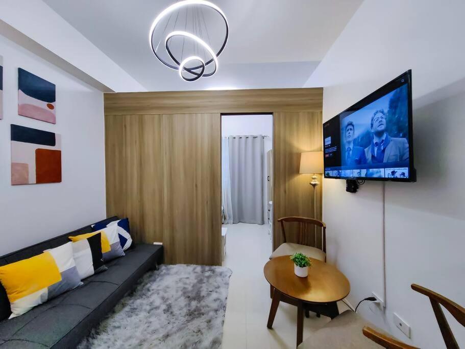 Apartment 1br Unit Condotel W Balcony Fame Residences -fm01