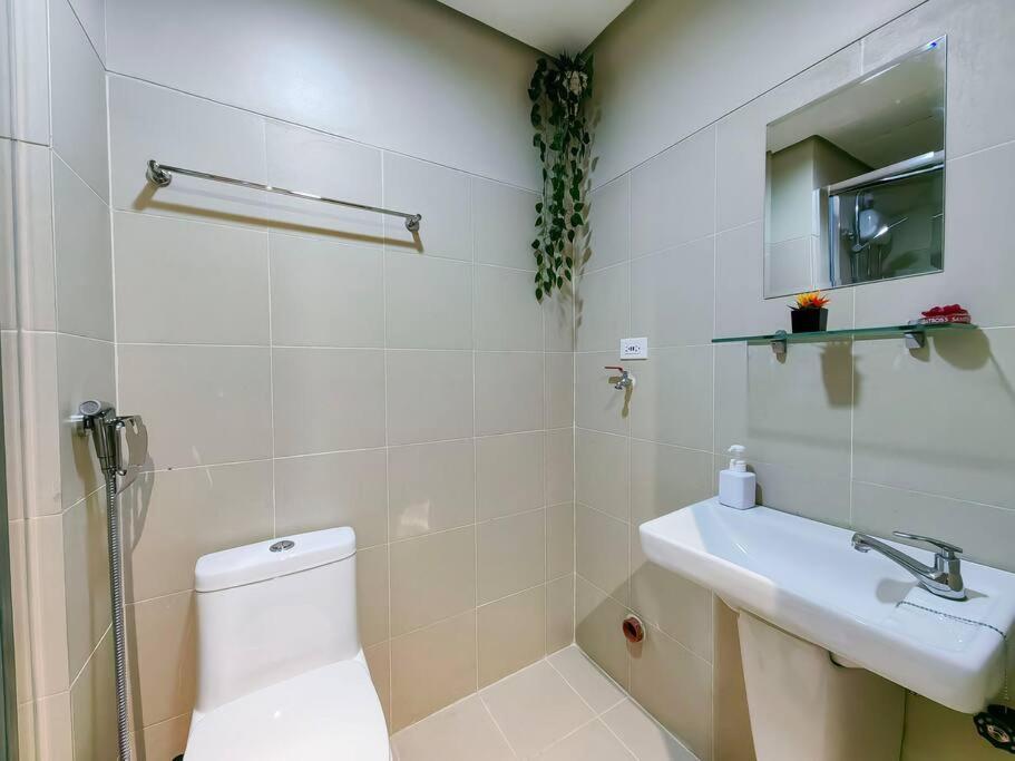 1br Unit Condotel W Balcony Fame Residences -fm01 Apartment *