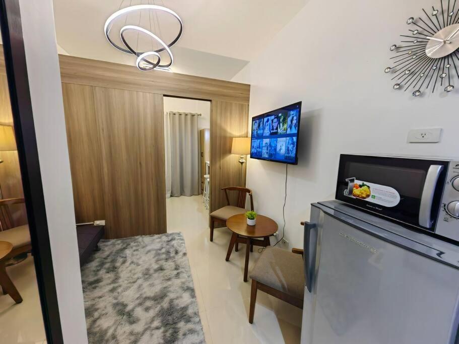 Apartment 1br Unit Condotel W Balcony Fame Residences -fm01 Manila