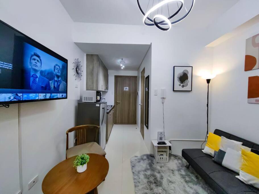 1br Unit Condotel W Balcony Fame Residences -fm01