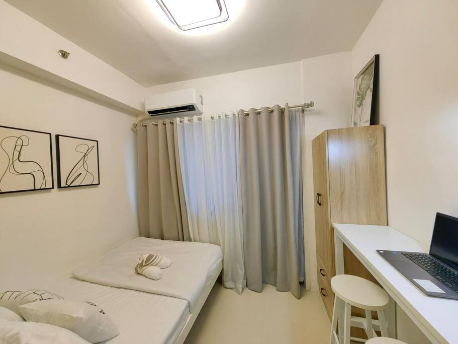 1br Unit Condotel W Balcony Fame Residences -fm01 Apartment *