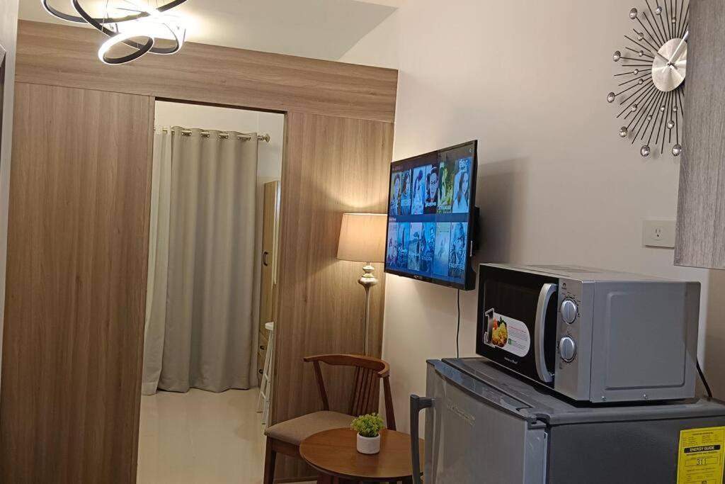 Apartment 1br Unit Condotel W Balcony Fame Residences -fm01 Manila