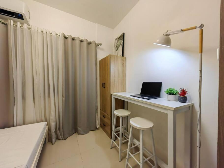 1br Unit Condotel W Balcony Fame Residences -fm01 *