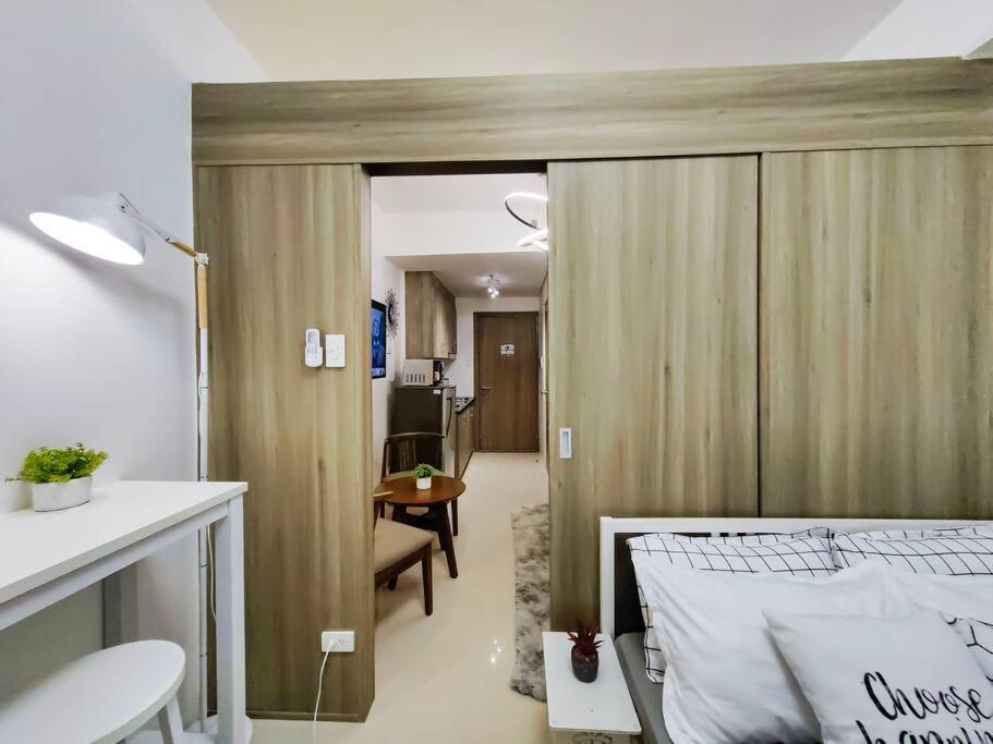 1br Unit Condotel W Balcony Fame Residences -fm01 Apartment