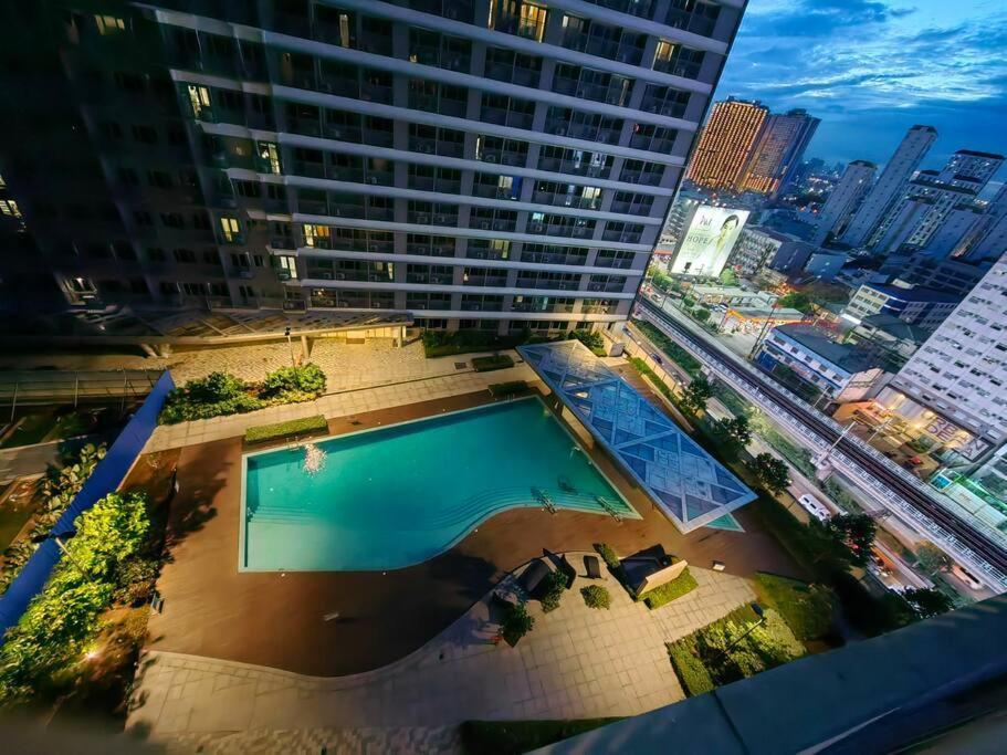 Apartment 1br Unit Condotel W Balcony Fame Residences -fm01