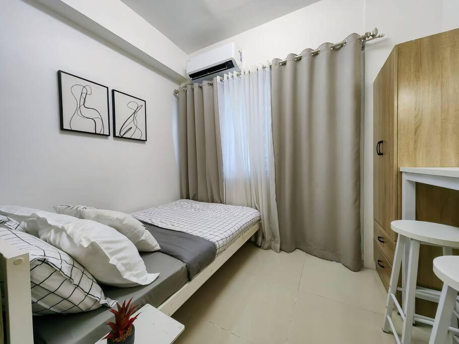 1br Unit Condotel W Balcony Fame Residences -fm01 Apartment Manila