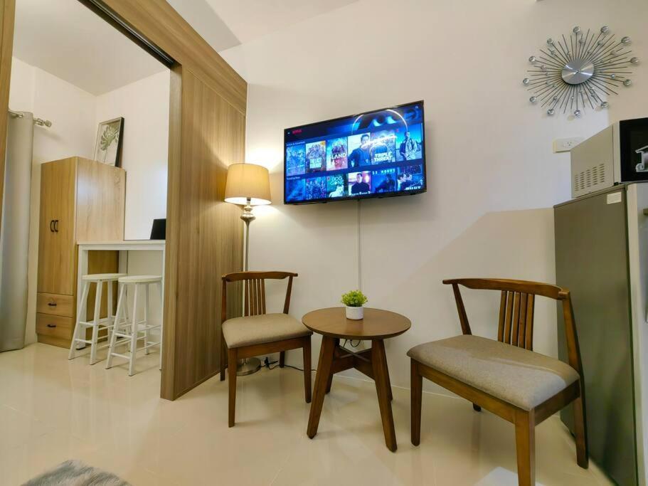 1br Unit Condotel W Balcony Fame Residences -fm01 * Manila