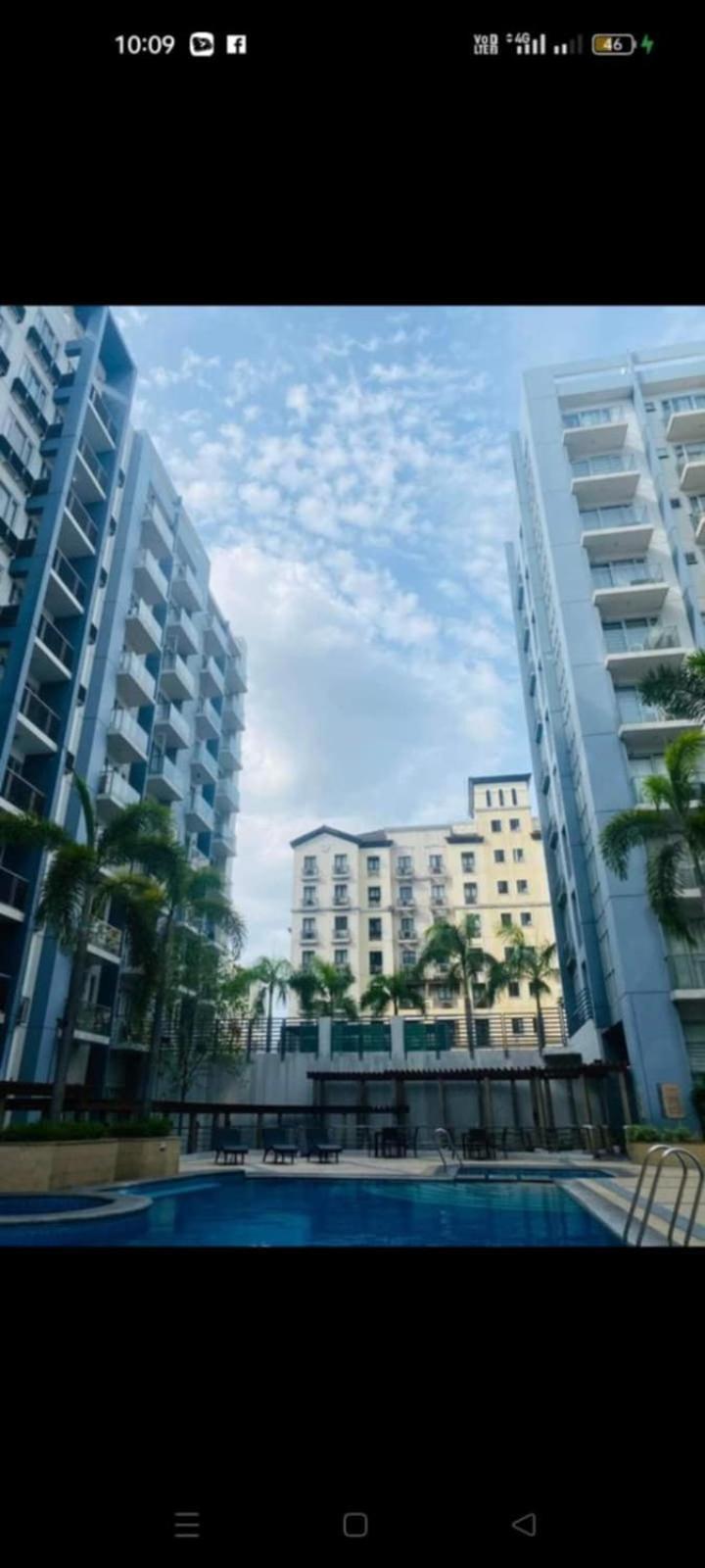 One Palm Tree Apartment *
