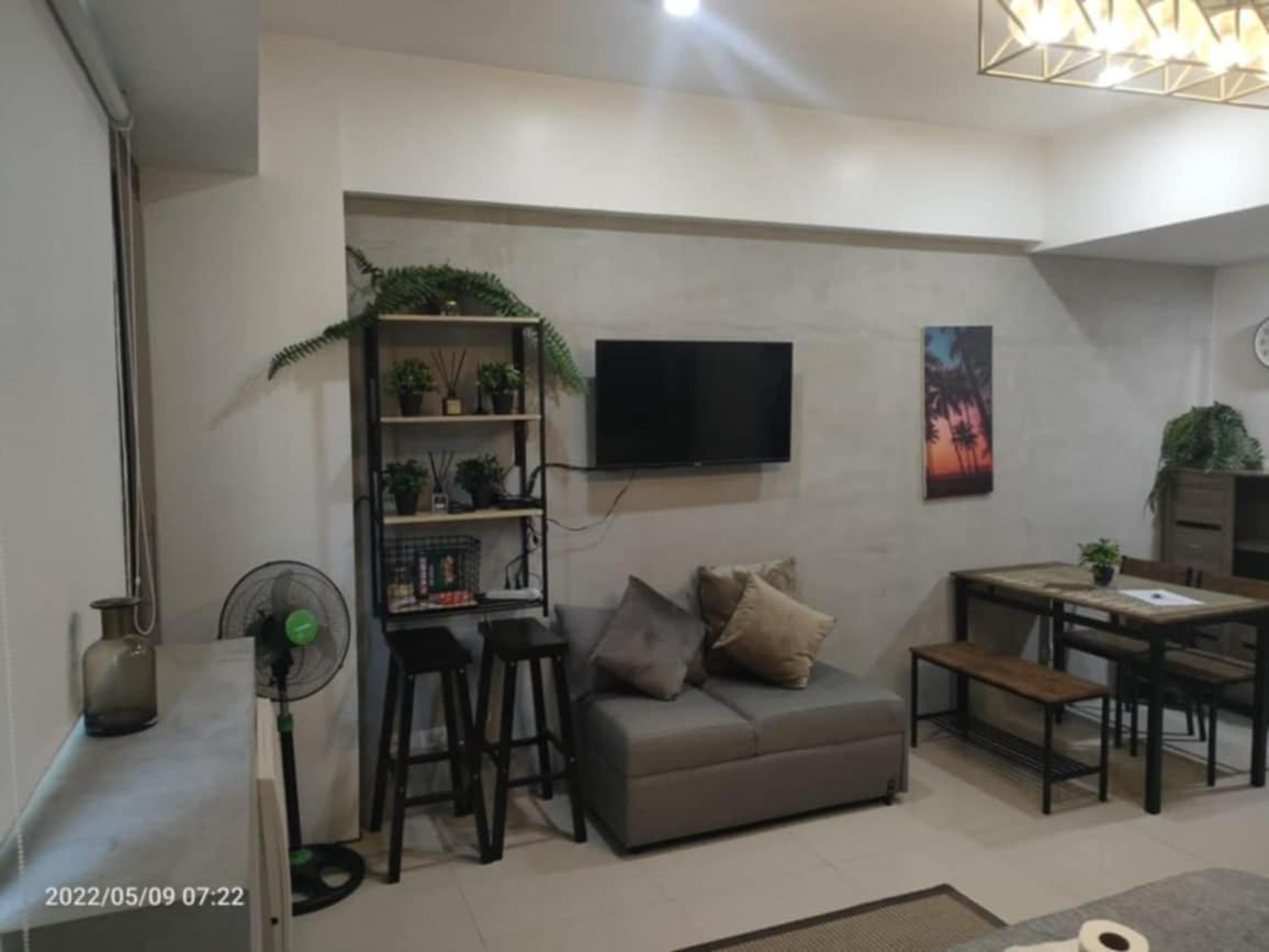 One Palm Tree Apartment Manila