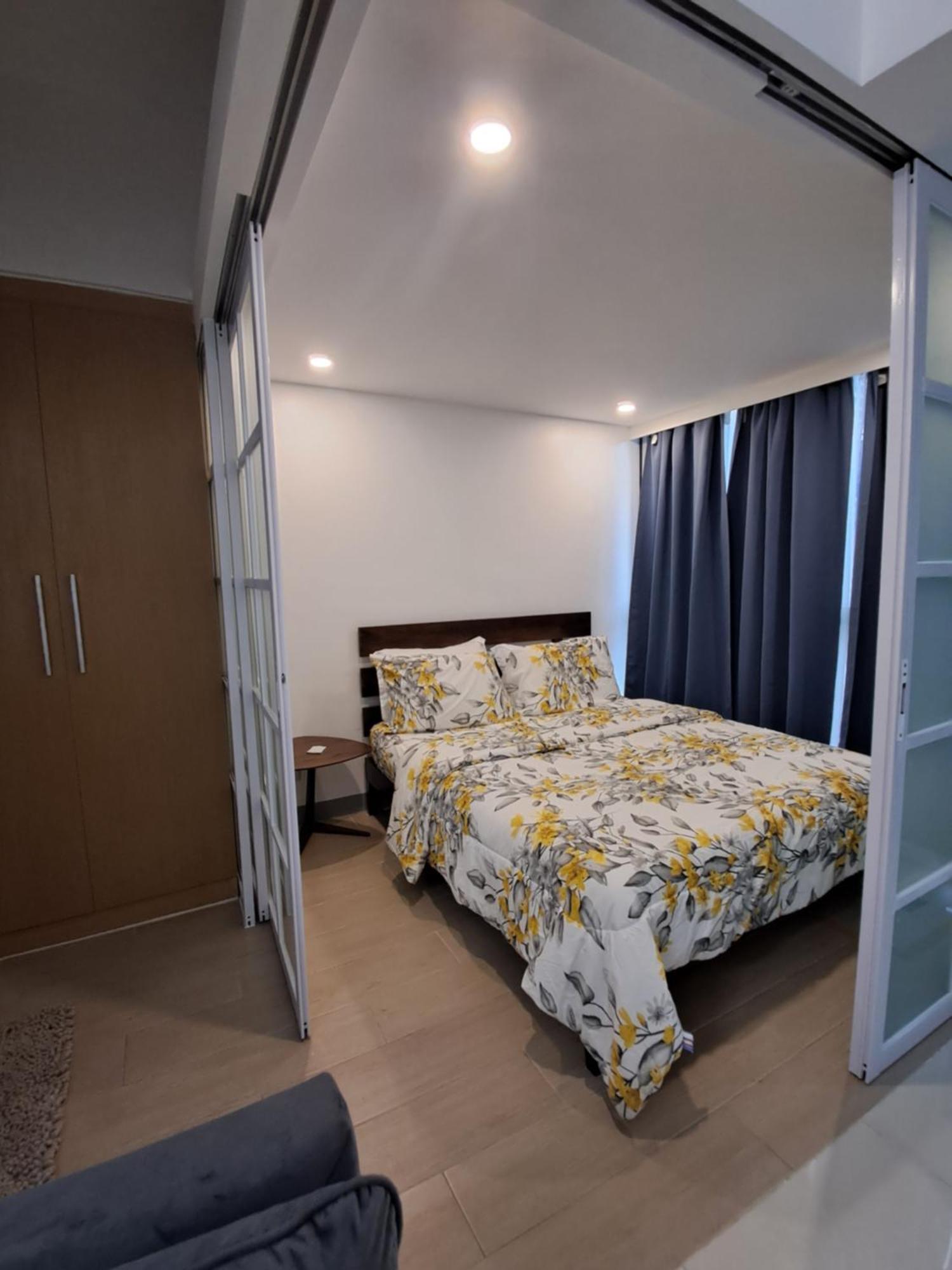 Uptown Parksuites Tower 1 Manila