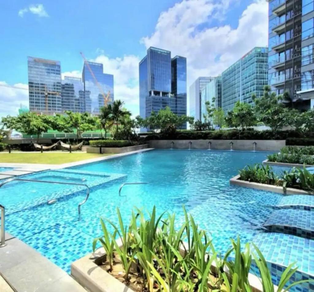 Uptown Parksuites Tower 1 Albergue *