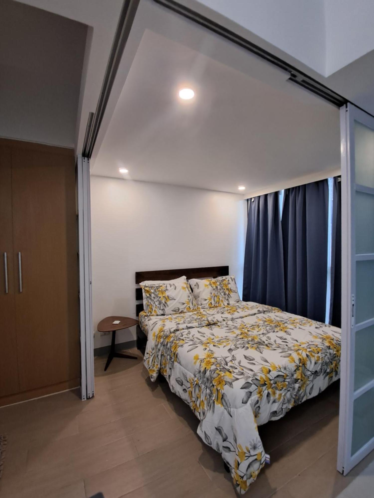 Albergue Uptown Parksuites Tower 1 *