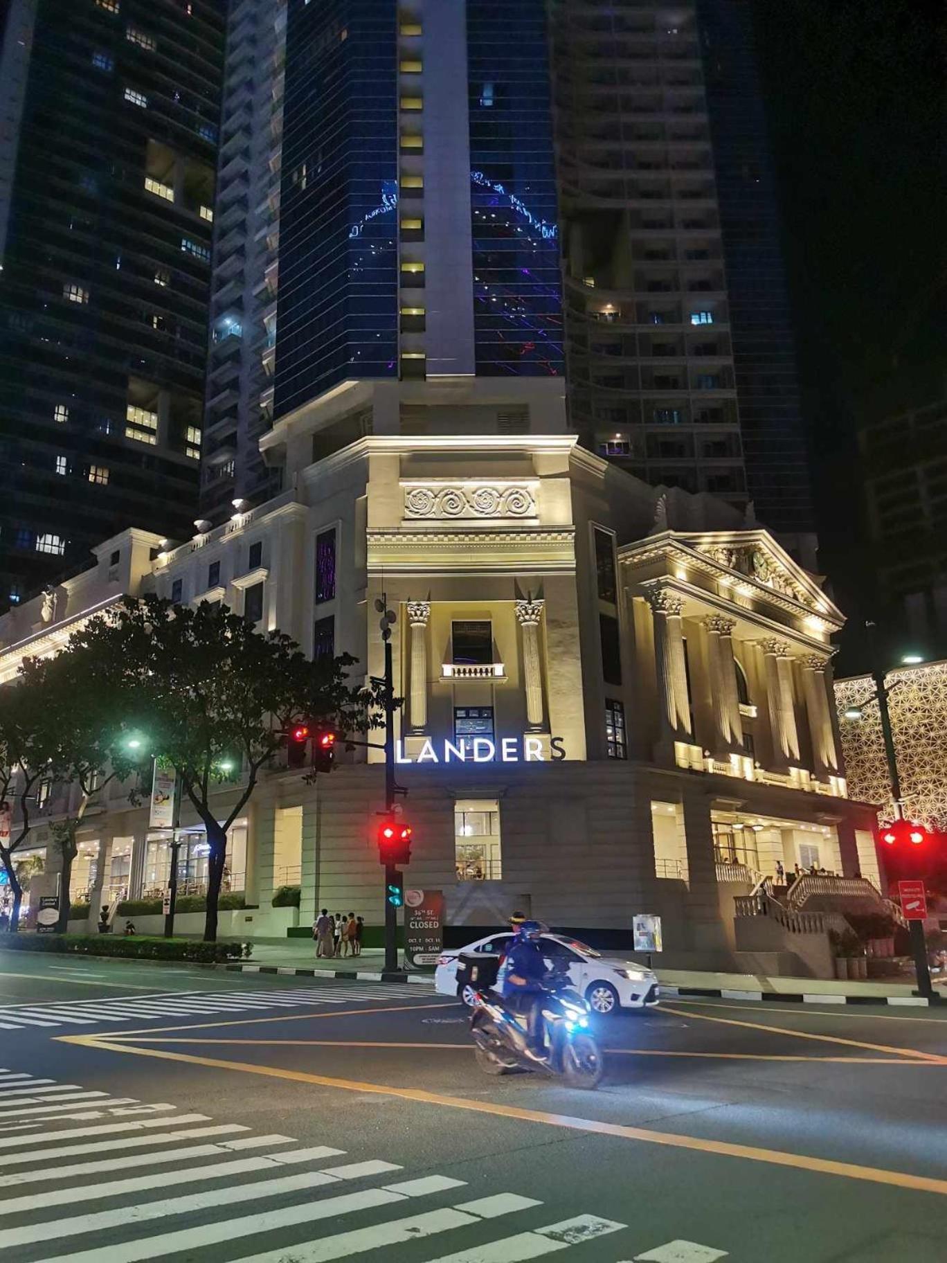Uptown Parksuites Tower 1 Manila