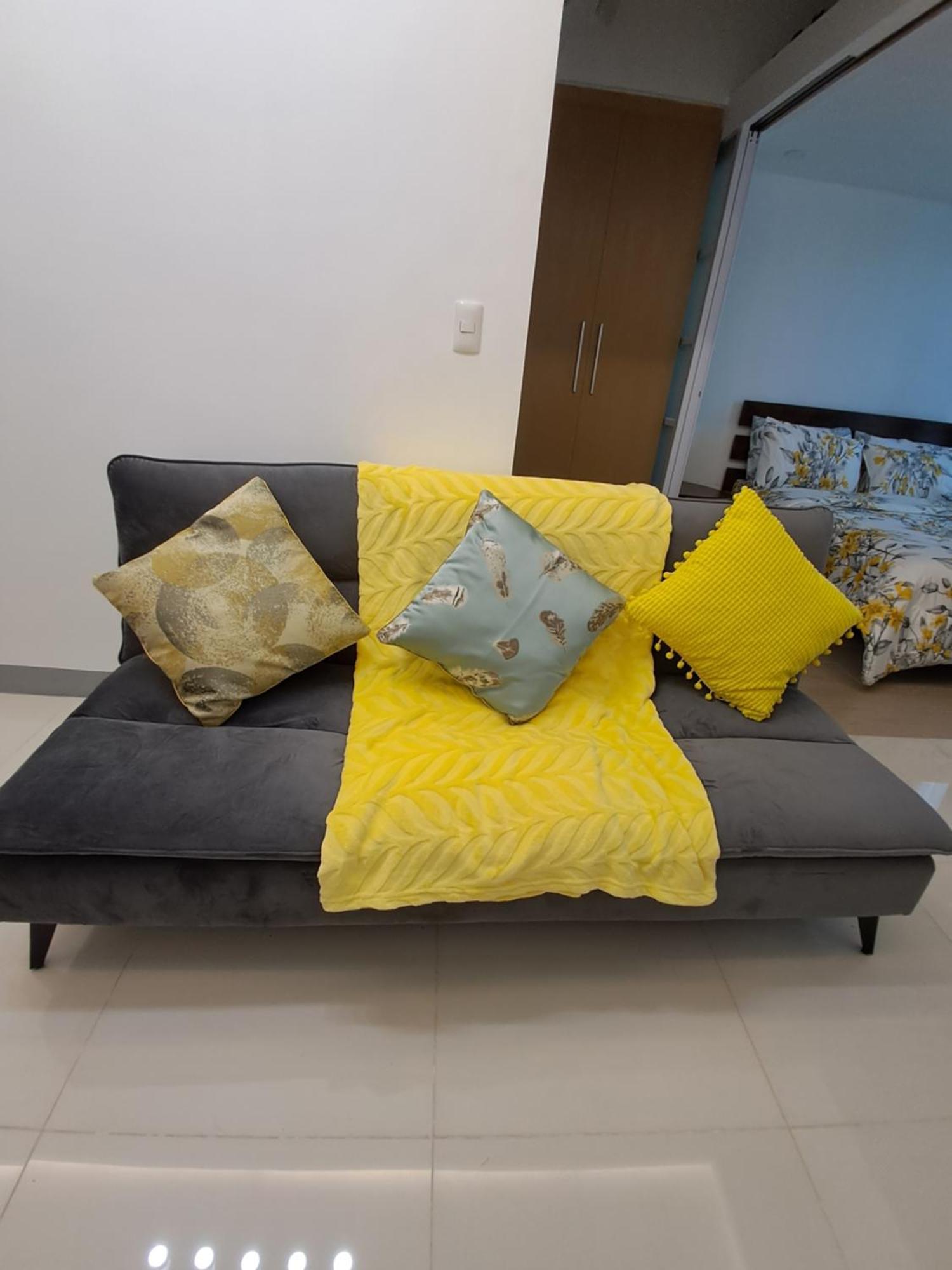 Uptown Parksuites Tower 1 * Manila