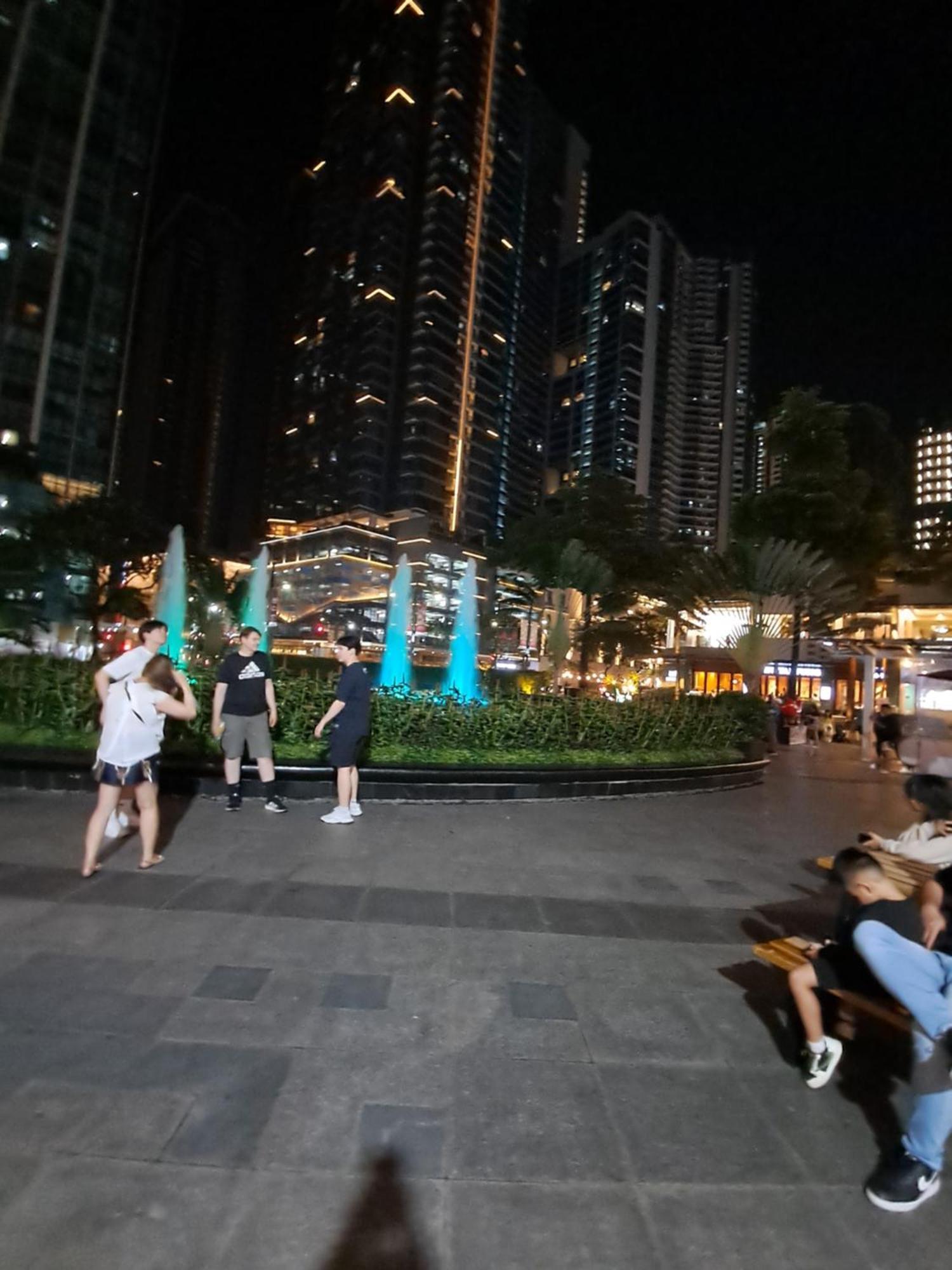 Uptown Parksuites Tower 1 *