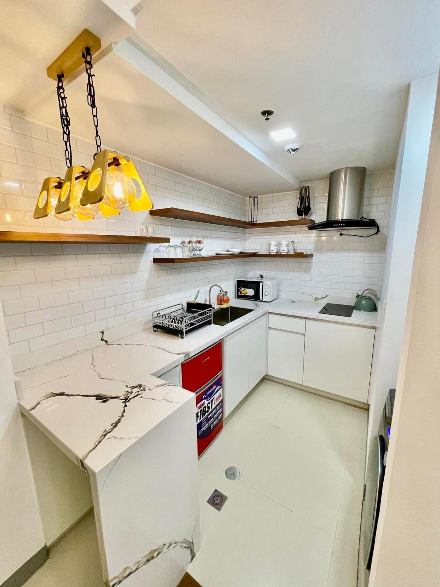 Uptown Parksuites Tower 1 Albergue *