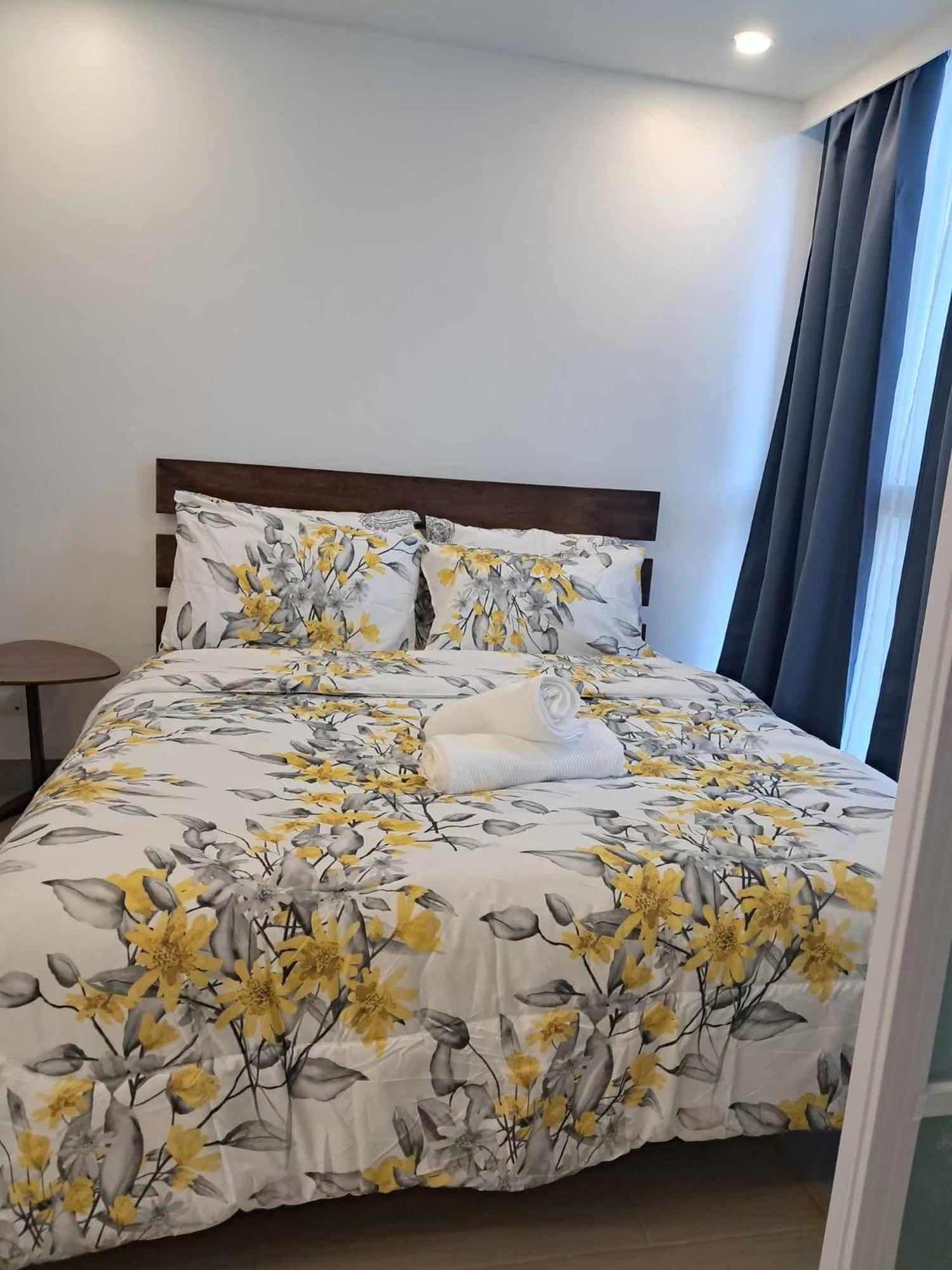 Uptown Parksuites Tower 1 *