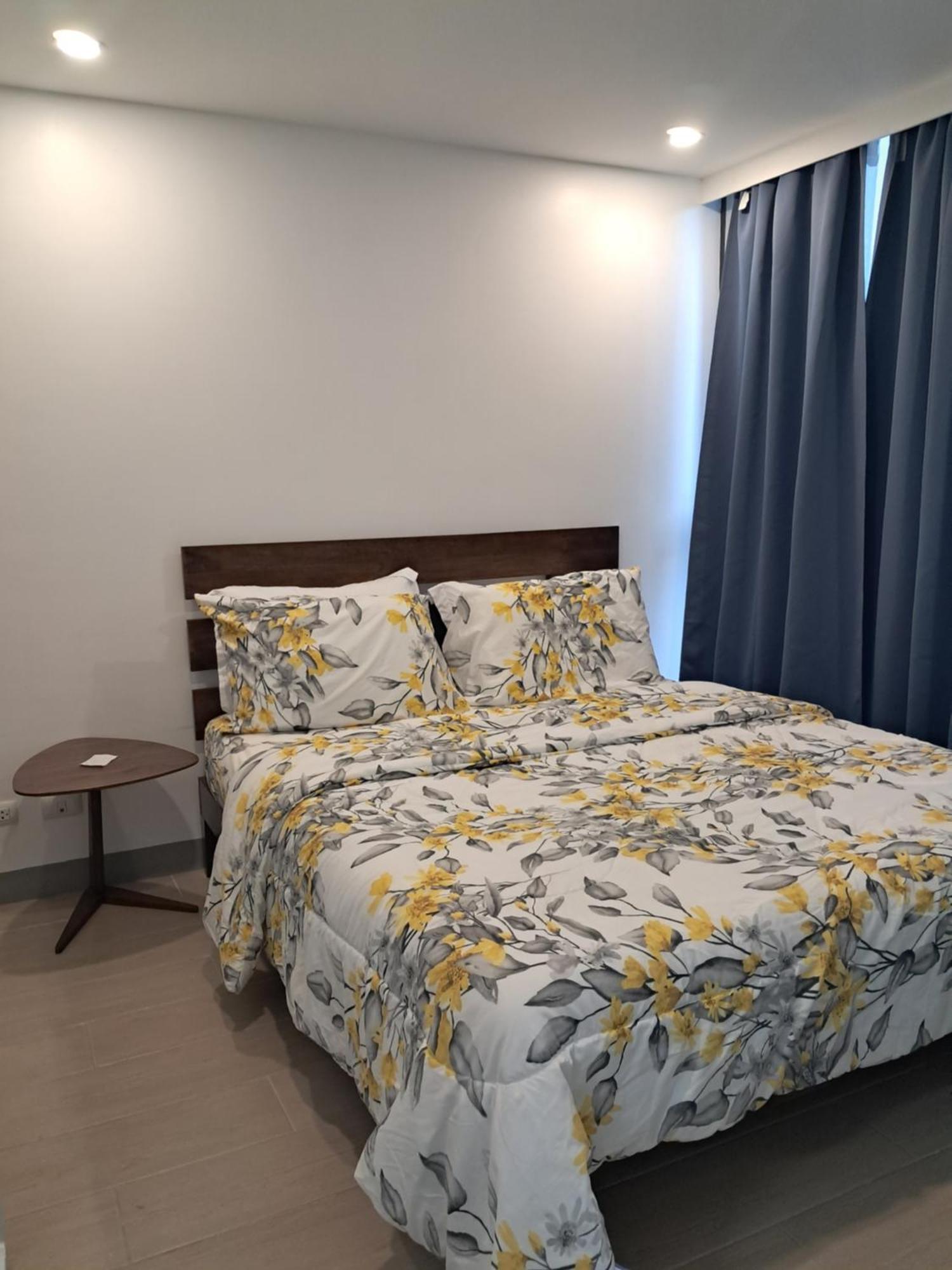 Uptown Parksuites Tower 1 Albergue Manila